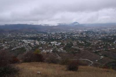 В Степанакерте прогремели взрывы, объявлена воздушная тревога