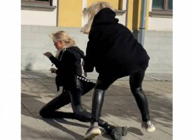 Гламурная битва двух блондинок в черном: в центре Москвы подрались жены футболистов