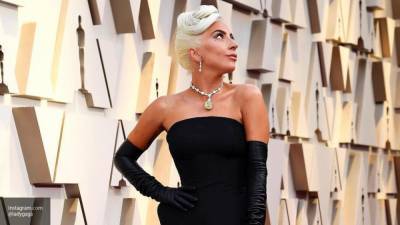 Обнаженная Леди Гага привлекла внимание к своей косметике