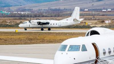 В Якутии самолёт Ан-24 совершил аварийную посадку