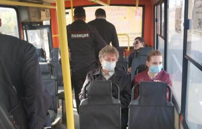 Нижегородцы стали чаще носить маски в автобусах