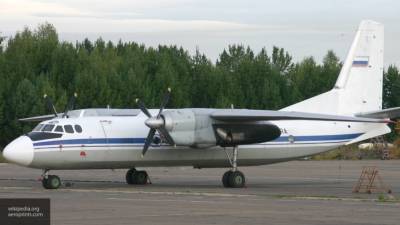Самолет Ан-24 экстренно приземлился в Якутске из-за отказа двигателя