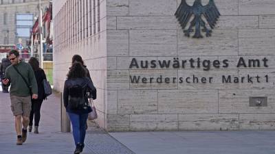 Германский МИД отказал посольству России в Берлине в консульском доступе к Навальному