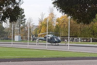 В приземлившемся на стадионе в Колпино вертолете мог находиться Беглов