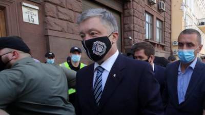 Больного коронавирусом Петра Порошенко госпитализировали в Киеве