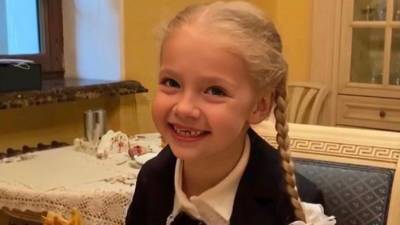 Выдумщица Лиза Галкина нашла «чудо» рядом с родительским замком — видео