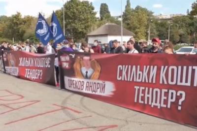 В Одессе активисты устроили пикет: Требовали уволить главу управления транспортной инфраструктуры