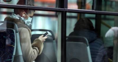 Ношение масок в общественном транспорте может снова стать обязательным