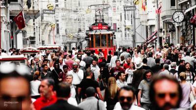 Турок с коронавирусом целый день развозил пассажиров на автобусе в Стамбуле