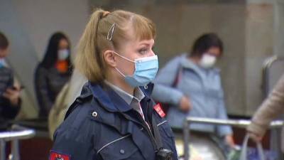 Надеваем маски и сидим дома: как защититься от коронавируса и гриппа