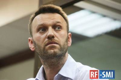 Навальный заявил, что подает в суд на Пескова