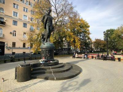 Два памятника Сергею Есенину отреставрируют в Москве в 2021 году