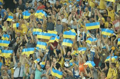 В Киеве разрешили проводить футбольные матчи с болельщиками