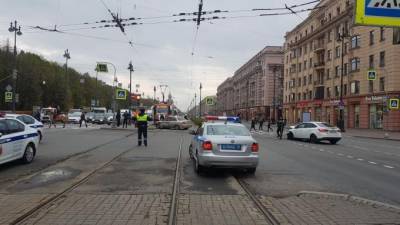 Авария на перекрестке Московского проспекта и Кузнецовской улицы перекрыла движение трамваев