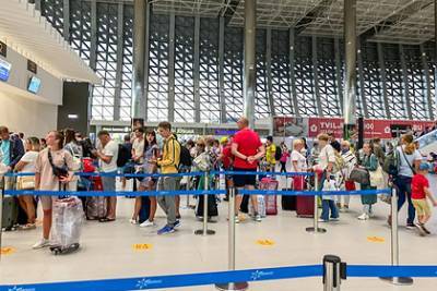 Россиянин показал реальную обстановку в аэропорту Крыма во время пандемии