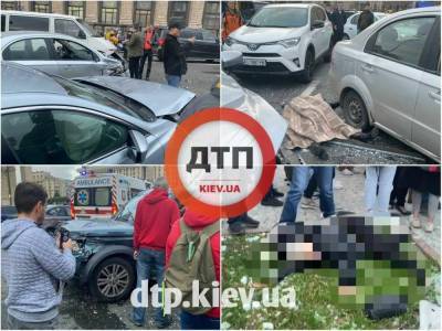 В центре Киева пьяный водитель влетел в толпу пешеходов