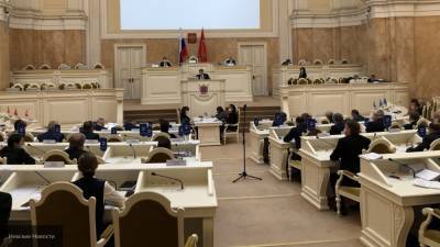 Депутаты ЗакСа приняли проект закона о льготных лекарствах в Петербурге