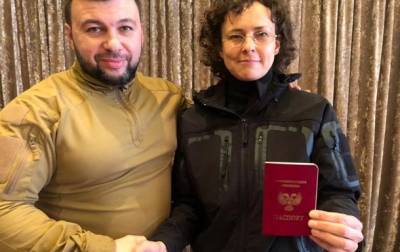 Певица Чичерина получила "паспорт ДНР"
