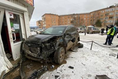 В Красноярском крае водитель сбил мужчину и двух мальчиков и протаранил две машины