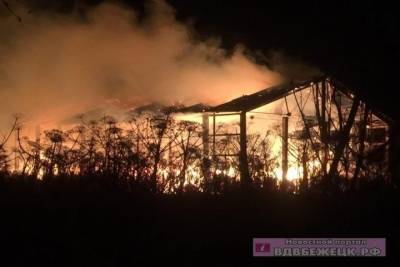Вечером в Тверской области сгорел большой сарай с сеном