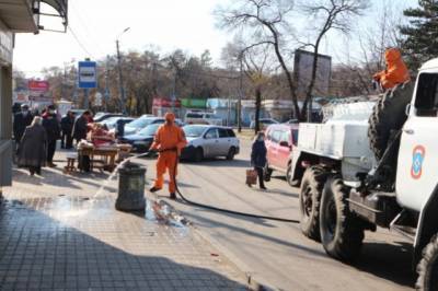 В Хабаровске продолжается дезинфекция улиц