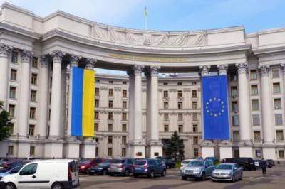 Украина будет жестко реагировать на агитацию венгерских чиновников на местных выборах, – заявление МИД