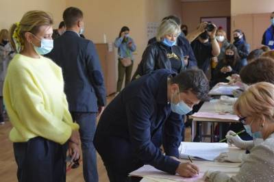 Президент Украины Зеленский принял участие в голосовании