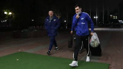 Бакаев, Караваев и Мостовой прибыли на базу сборной России по футболу после матча «Спартак» — «Зенит»