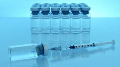 Названы сроки применения новой вакцины от коронавируса центра Чумакова