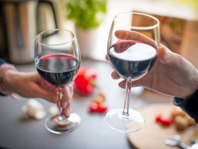 Умеренные дозы алкоголя способствуют увеличению длительности жизни - ученые
