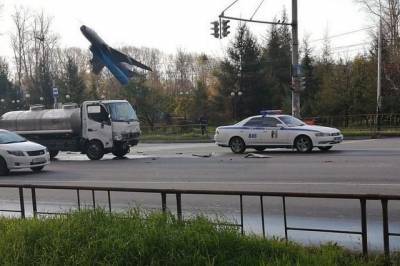 Водовоз протаранил легковой автомобиль в Хабаровске