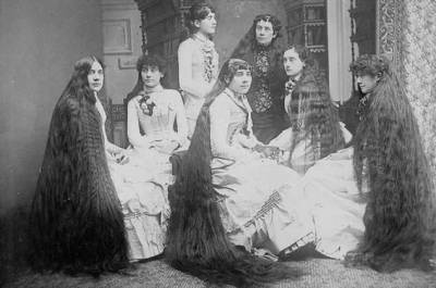 Печальная судьба семи сестёр с невероятно длинными волосами (5 фото)