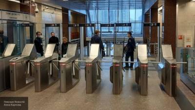 Петербург установил новые требования к работникам метро из-за COVID-19