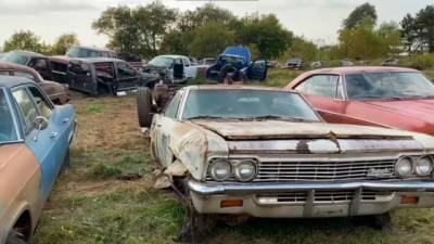 В Сети появилось видео с «кладбища» классических автомобилей Chevrolet