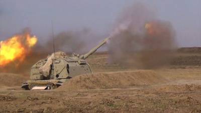 Армения и Азербайджан обмениваются массированными артобстрелами