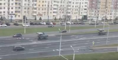 В Минск зашла колонна бронемашин и военных грузовиков