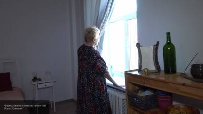 Пенсионерка с ножевым ранением выпала из окна на юго-востоке Петербурга