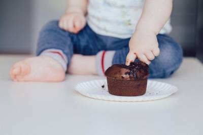 Диетолог Марина Бондарович рассказала, почему ребенка нельзя лишать сладкого