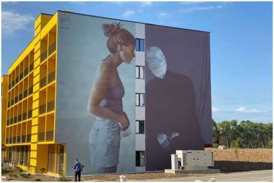 Профессионалы стрит-арта разрисовали здания в университетском городке Кутаиси