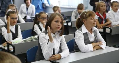 Минпросвещения РФ не будет централизованно переводить школы на удаленку