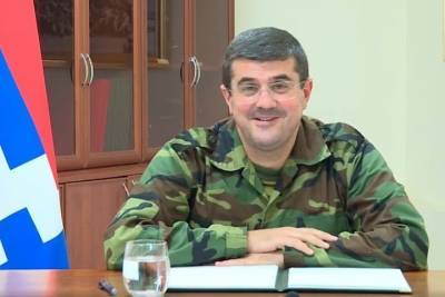 Тяжело раненый президент Карабаха появился улыбающимся на видео