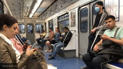 Мужчина трогал свои половые органы на глазах у пассажиров метро Петербурга
