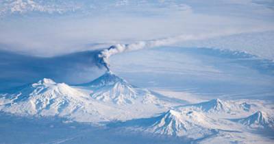 Туристов предупредили об опасности извержения вулкана на Камчатке
