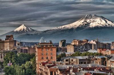 МАУ и SkyUp отменили рейсы в Ереван