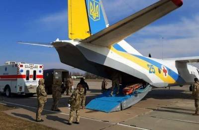 Штаб ООС молчит. В Харьков прибыл самолет с тяжелоранеными военными - ветераны