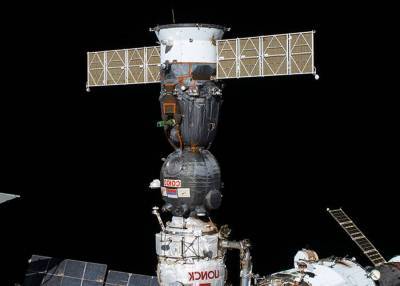 Утечка воздуха на МКС может идти из стыковочного узла российского модуля "Звезда"