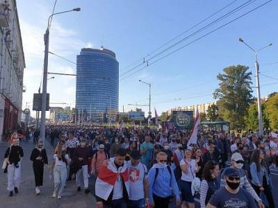 В Минске проходит массовая акция протеста — участников жестко задерживают омоновцы (видео)