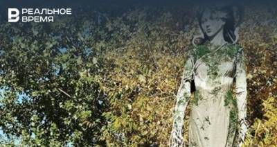 В Казани уличные художники установили новую статую на берегу Казанки