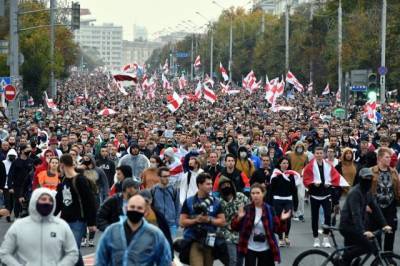 В Минске протестующих разгоняют водометом