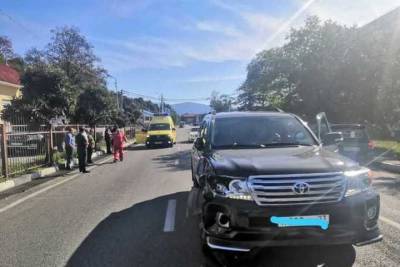 В Сочи под колесами внедорожника Land Cruiser погиб пешеход